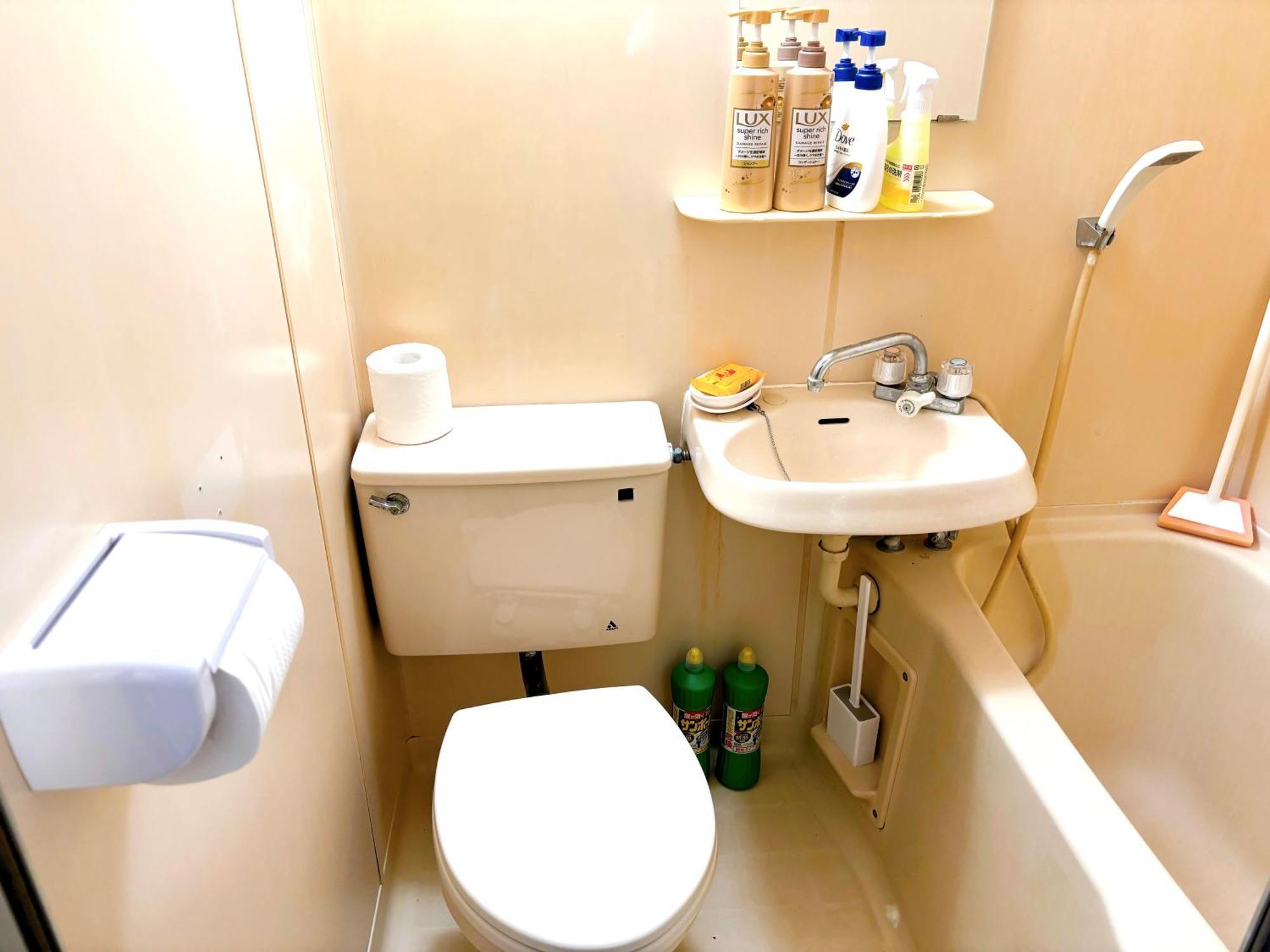 Apartment 池袋駅至近！静かで独立した生活空間（クオリティハイツ） *
